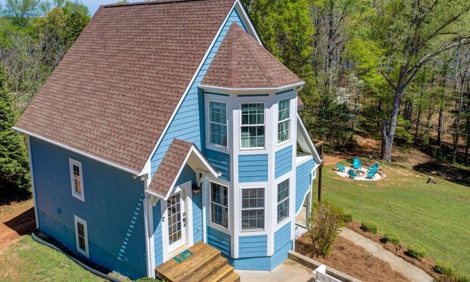 Lavonia House | Hartwell waterfront home -game room, boat slip, firepit, golf cart, pet-friendly