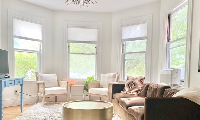 Mid-Cambridge Apartment | Harvard Square: Charming 3 bed, 2 bath