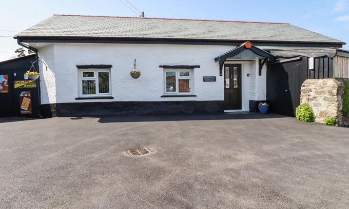 Saint Gennys House | Harvenna Cottage