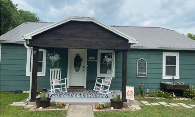 Saint Jo Other | Harvest House - Vineyard Charm w/New Hot Tub in Saint Jo