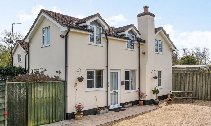 Grundisburgh Cottage | HARVEST MOON, family friendly, with open fire in Grundisburgh