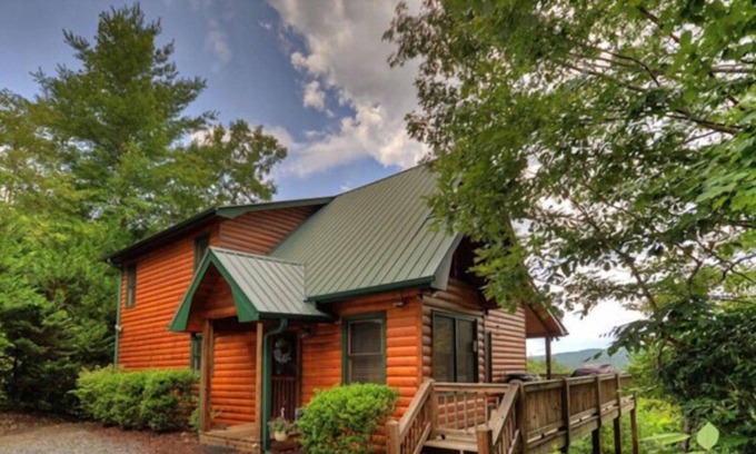 Ridgeline Vistas Cabin | Harvest Moon- Pet Friendly | Entertaining Game Room | Outdoor Fire Pit | Large Hot Tub