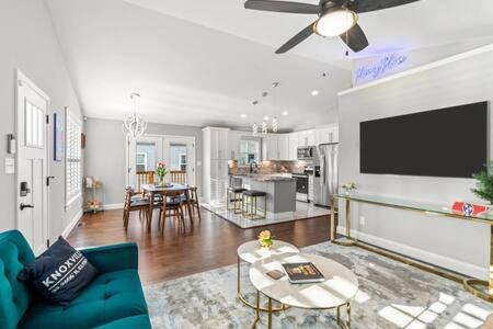 Knoxville House | Harvey House - Stand Alone Home Min To Campus