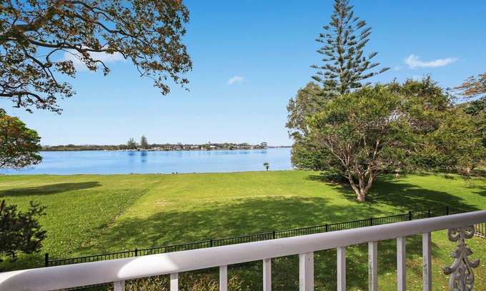 North Shore House | Hastings Riverside Holiday Home