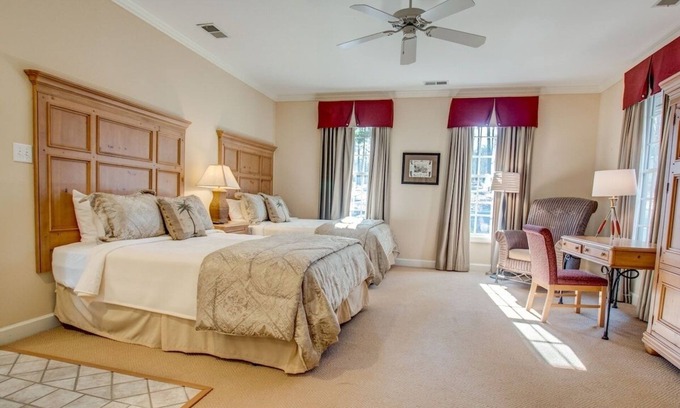 Chapel Hill House | Hatteras-D at the Governor's Club