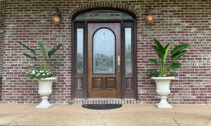 Hattiesburg House | Hattiesburg 5 bedroom home in Oak Grove with heated pool and close to ballpark.