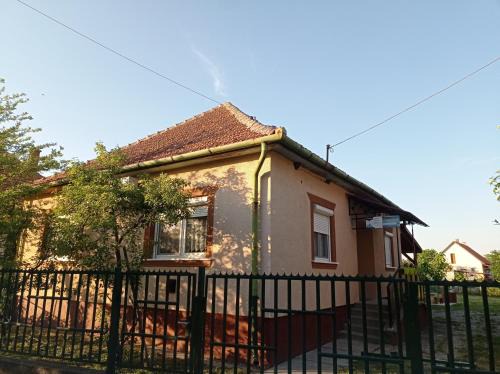 Poroszlo House | Hattyú vendégház Poroszló
