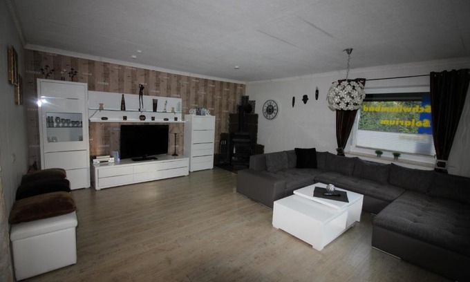 Hage Apartment | Haus Abbi, Ferienwohnung mit Schwimmbad