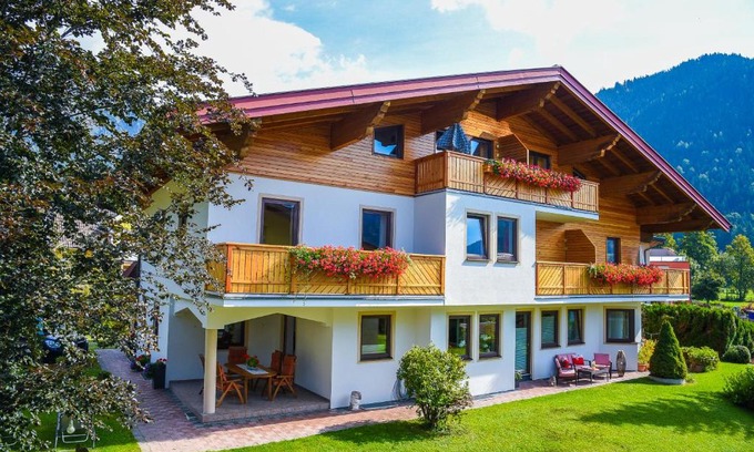 Werfenweng Apartment | Haus Alpenflora