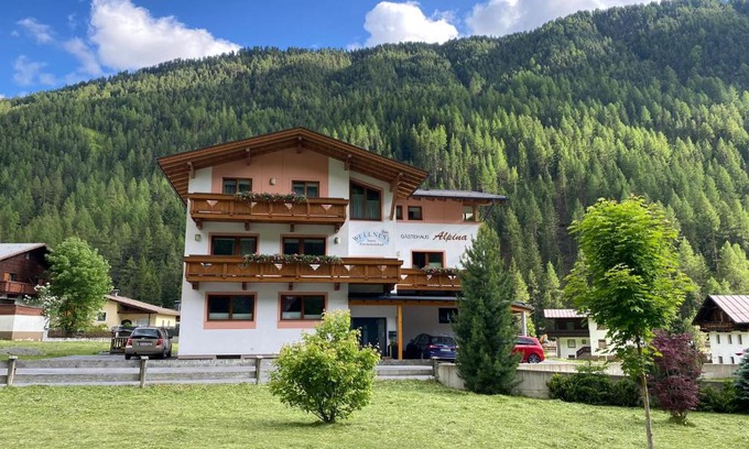Gries Bed & Breakfast | Haus Alpina & Landhaus Schöpf