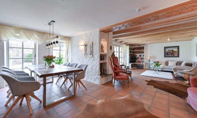 Horn House | Haus Bella