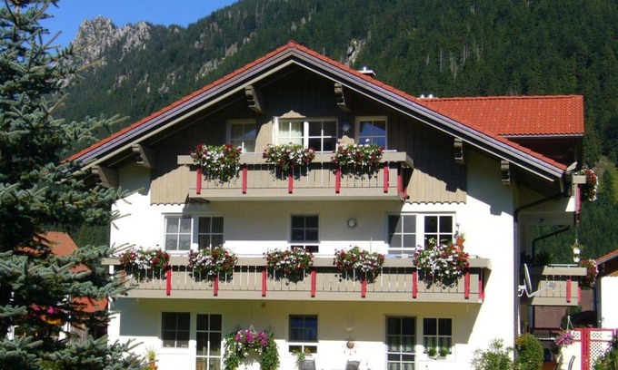 Unterjoch Apartment | Haus Bergkristall