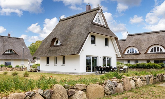 Am Salzhaff Cottage | Haus Heimathafen with fireplace, sauna and sea view, OFC 35 - Haus Heimathafen with