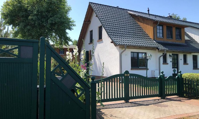 Zingst Apartment | Haus Hugo Zingst