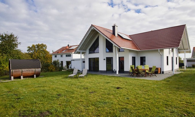 Trent House | Haus in Idyllischer Lage mit Sauna, Terrasse und Garten - Villa Mondlicht