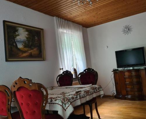Niedermanderscheid House | Haus Nummer 7