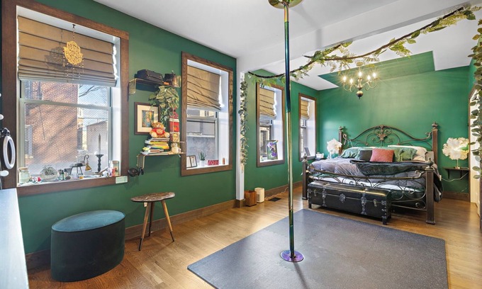 The Heights Condo | Haüs of Bliss: A Luxe, 2- Story Condo w/Hottub 20min from Manhattan & Metlife