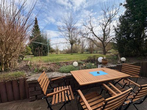 Bad Doberan Apartment | Haus Ostseesprung - Fewo Valentina im Souterrain mit Terrasse und gem Garten