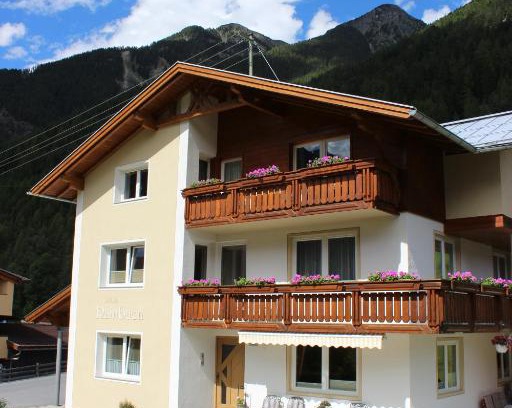 Umhausen House | Haus Rainbach