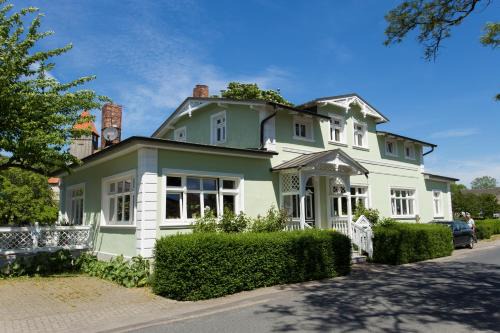 Middelhagen Apartment | Haus Rosengarten