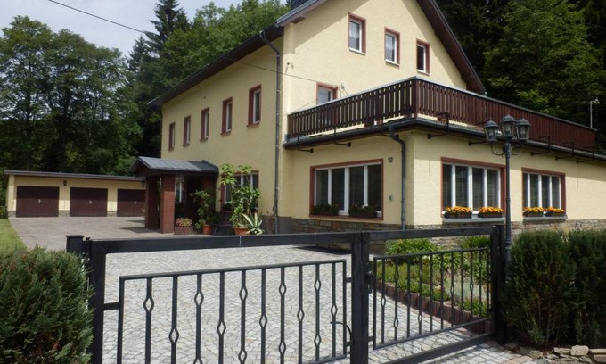 Baerenstein Apartment | Haus Wiesenbaude Fewo 2