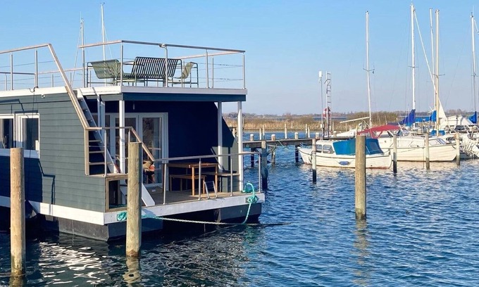 Kragenæs Boat Rental | Hausboot Bruntje für 5pers. mit Großzügiger Dachterrasse in Kragenæs auf Lolland