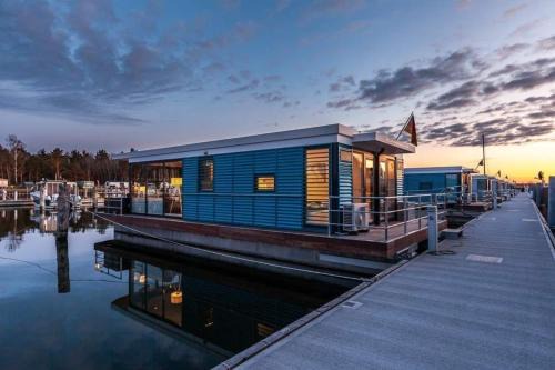 Peenemuende Boat Rental | Hausboot Chalet am Meer - LP8