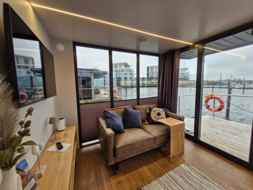 Wendtorf Boat Rental | Hausboot Fjord Cirrus Solarboot mit Biosauna in Wendtorf