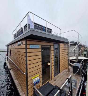 Wendtorf Boat Rental | Hausboot Fjord del Sol Solarboot mit Biosauna in Wendtorf