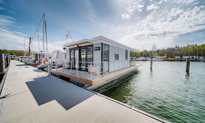 Peenemuende Boat Rental | Hausboot in Peenemünde