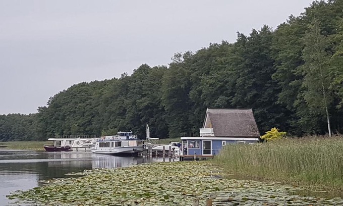 Mirow Boat Rental | Hausboot Mirabella am Müritz Nationalpark Festanliegend