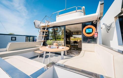 Sagard Boat Rental | Hausboot Relax