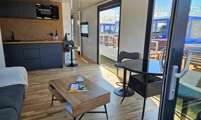 Berliner Vorstadt Boat Rental | Hausboot Seaside