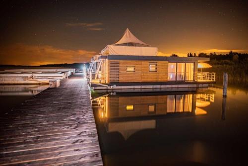 Klitten Boat Rental | Hausboot Seestern