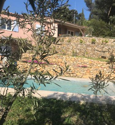 Toulon Apartment | Hauteurs de Toulon : Charmant studio piscine