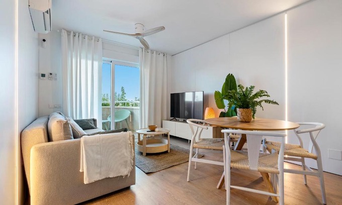 La Pineda Apartment | Hauzify I Apartament Mare Internum