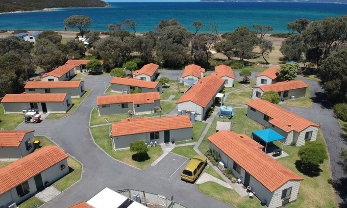 Emu Point Ski Chalet | Havana Villas 2 x Double Beds