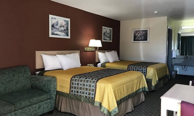 Cabot Resort | Have a Relaxing Stay! FREE Breakfast, Pool, Close to Arkansas Museum!