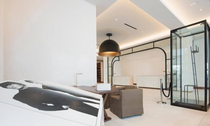 East Central Park Hotel | Have Fun at Disney! 3 Contemporary Units, w/ Outdoor Pool & Spa, Parking!