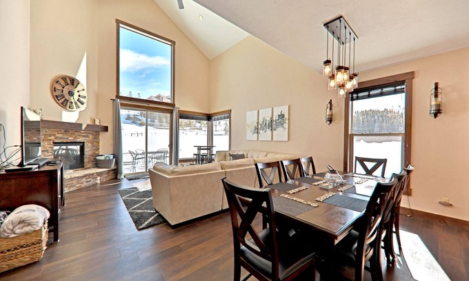 Fraser House | Have Fun/Relax in a Gorgeous Mountain Home, Well Equipped, Great Location