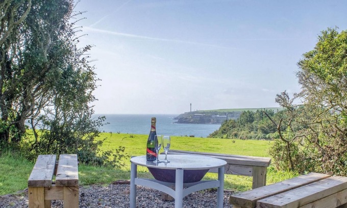 St Ishmaels Apartment | Haven View - 1 Bed Shepherds Hut - St Ishmael's