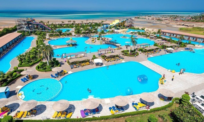 Al Ahyaa Hotel | Hawaii Caesar Palace Hotel & Aqua Park - Families and Couples only