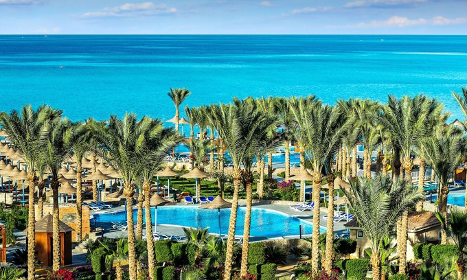 Al Ahyaa Hotel | Hawaii Riviera Aqua Park Resort - Caters to Couples