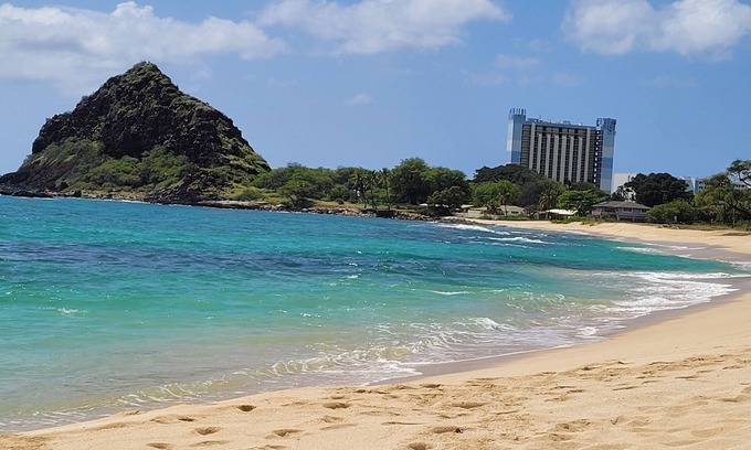 Makaha Apartment | Hawaii Studio directly across the street from the Ocean in the west side!