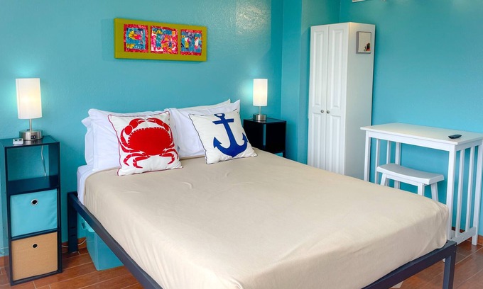 McCully - Moiliili Condo | Hawaiian Monarch 2513 Condo by RedAwning