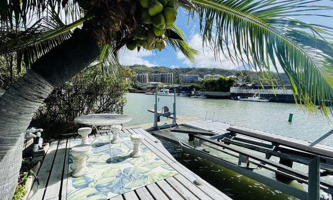 Hawaii Kai House | Hawaiian Waterfront Home with Private Swimming Pool and Mountain Views