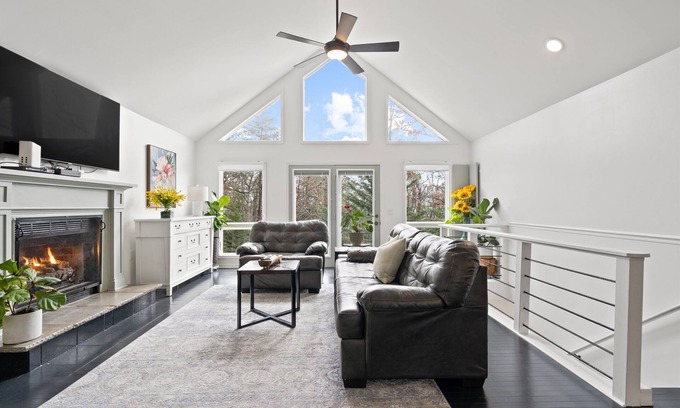 Massanutten House | Hawk Mountain Song- Massanutten Home with hot tub!
