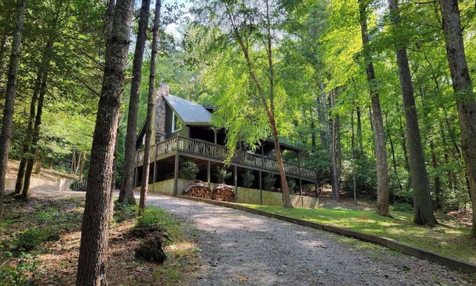 Suches Cabin | Hawks Whistle - Peaceful, Dog-friendly, Hot Tub, Waterfall nearby!