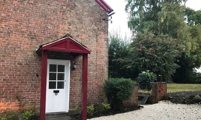 Rostherne Cottage | Hawthorn Bank - (Arthur's House Peaky Blinders!)