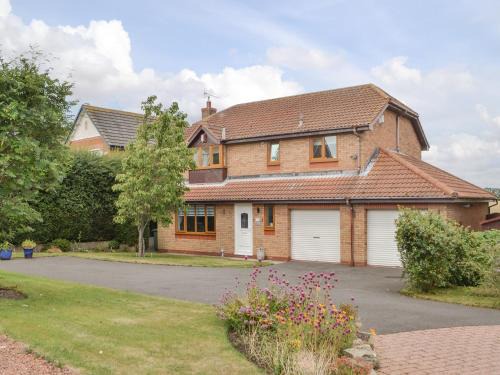 Amble House | Hawthorne House